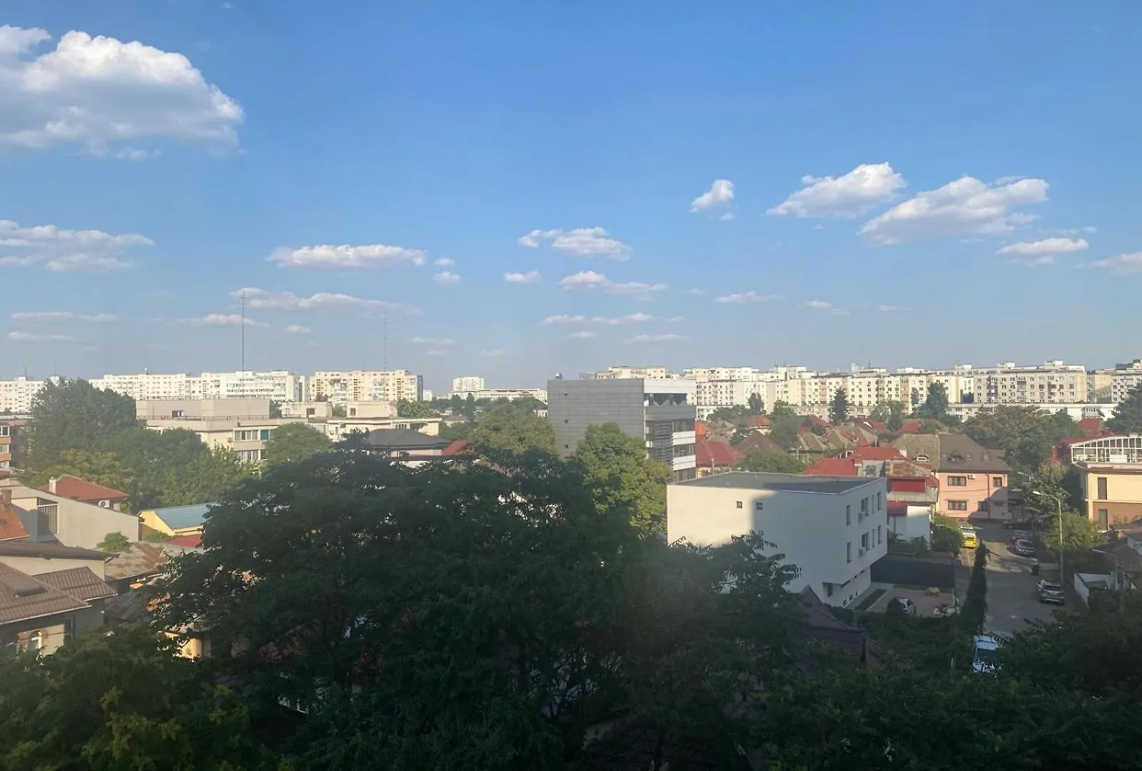 Ely Glow Decebal Piata Alba Iulia Bucureşti România