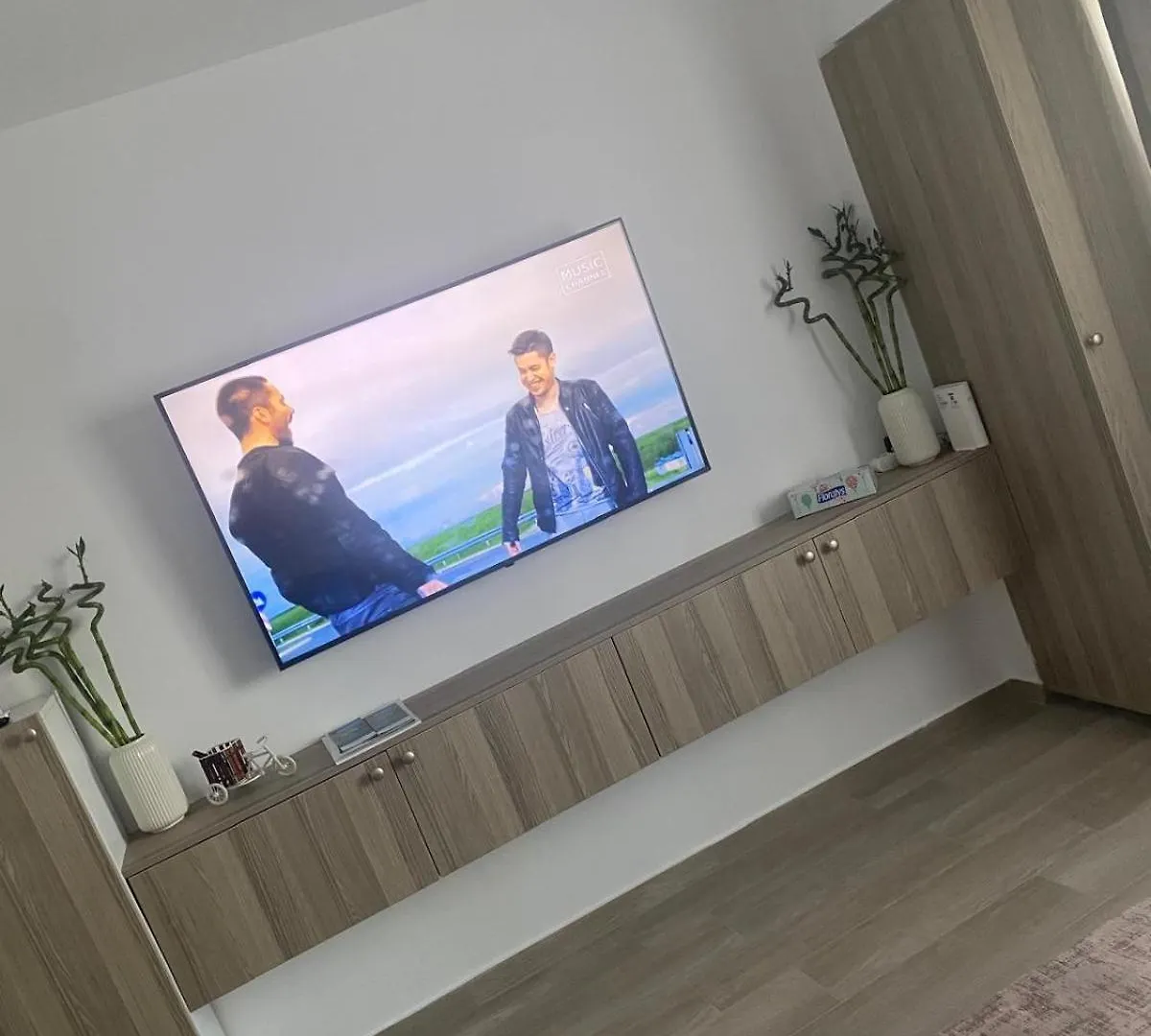 Ely Glow Decebal Piata Alba Iulia Bucharest Apartment